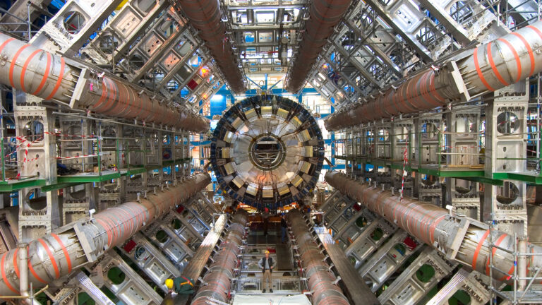 CERN: ελπίδες για νέα συναρπαστικά σωματίδια από τον αναβαθμισμένο επιταχυντή