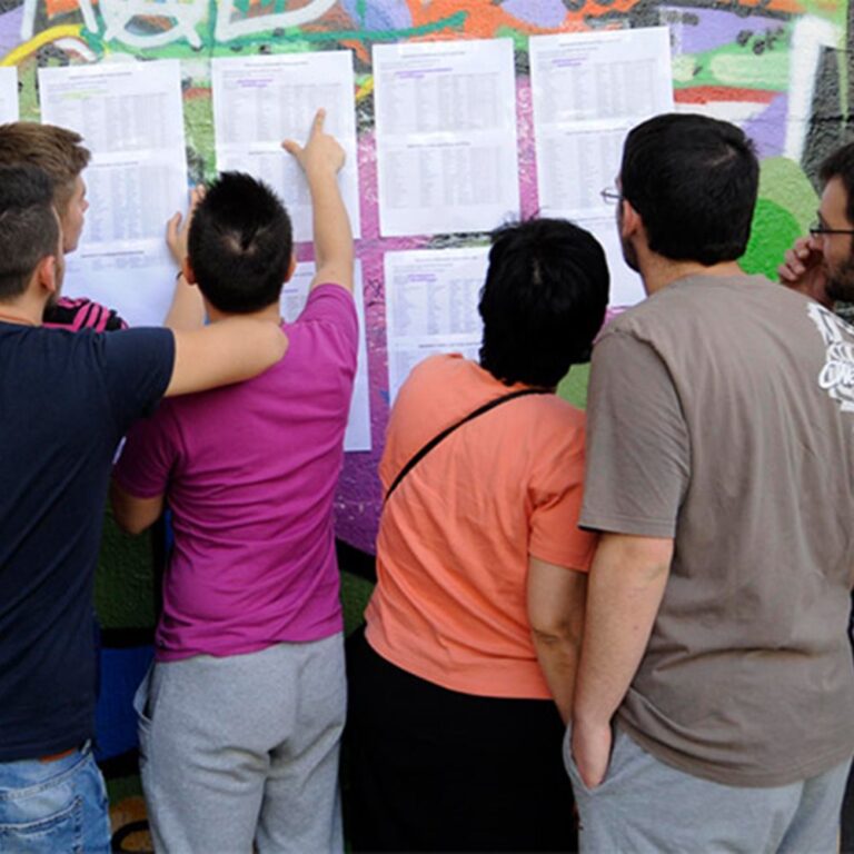 Πανελλαδικές: Πτώση σε όλες τις σχολές δείχνουν τα πρώτα στοιχεία