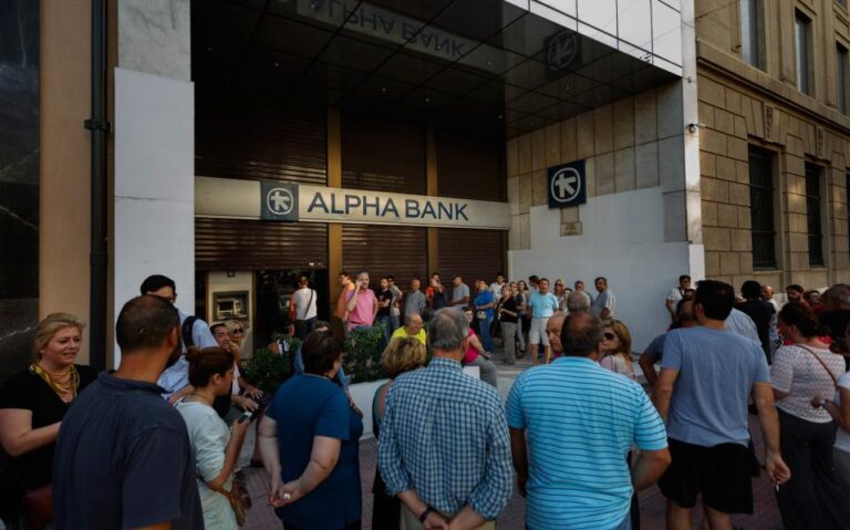 Συντάξεις Απριλίου (ΟΓΑ, Δημόσιο, ΟΑΕΕ και ΙΚΑ) και προνοιακά επιδόματα: Αυτές είναι οι ημερομηνίες πληρωμών
