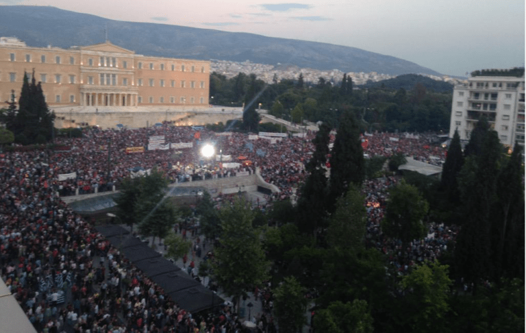 Πλήθος κόσμου στο Σύνταγμα στη συγκέντρωση για το Όχι