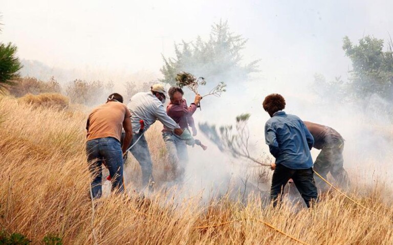 Σε εξέλιξη μεγάλες πυρκαγιές στην Ζάκυνθο, την Αργολίδα και στην Λακωνία