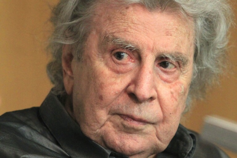 Εκτός κινδύνου, μετά από σοβαρό καρδιακό επεισόδιο, ο Μίκης Θεοδωράκης