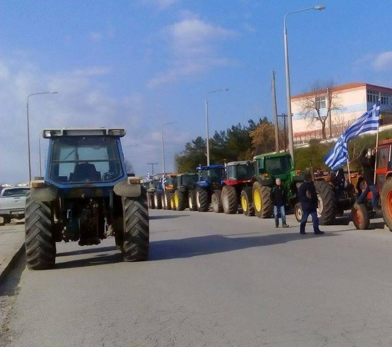 Μπλόκα αγροτών από τον Έβρο μέχρι την Κρήτη