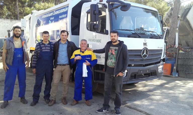 Παραλαβή νέου απορριμματοφορου και κάδων από το Δήμο Φ.Χ.