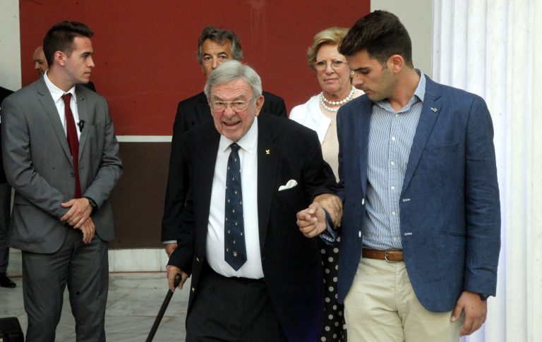 Βίντεο: Τα κλάματα του Βασιλιά Κωνσταντίνου Β’ κατά την βράβευση των Ολυμπιονικών