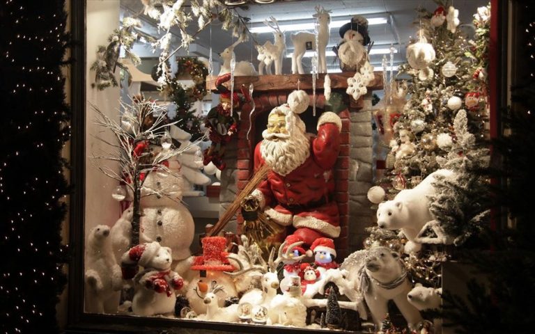 Το εορταστικό ωράριο των καταστημάτων σε Αθήνα και Θεσσαλονίκη