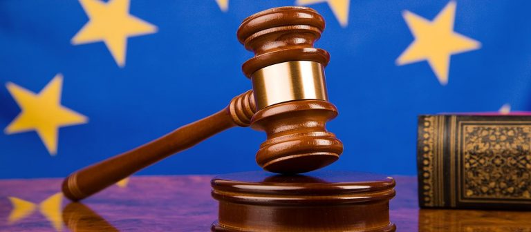 Απόφαση – σταθμός: Οι εργοδότες μπορούν να απαγορεύουν την ισλαμική μαντίλα