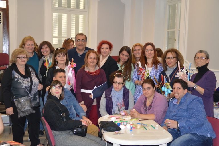 Χειροποίητες λαμπάδες για τα παιδιά της “Ανοιχτής Αγκαλιάς”