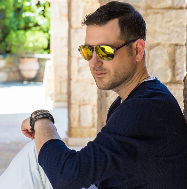 Ο Ηλίας Γκρέκος στο Summer Live Opening του Pink Panda