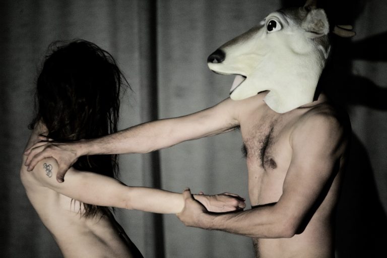 Η Ιωάννα Πορτόλου με την ομάδα Griffόn παρουσιάζουν στο Φεστιβάλ Αθηνών το νέο έργο της ομάδας με τίτλο «Πορνό»