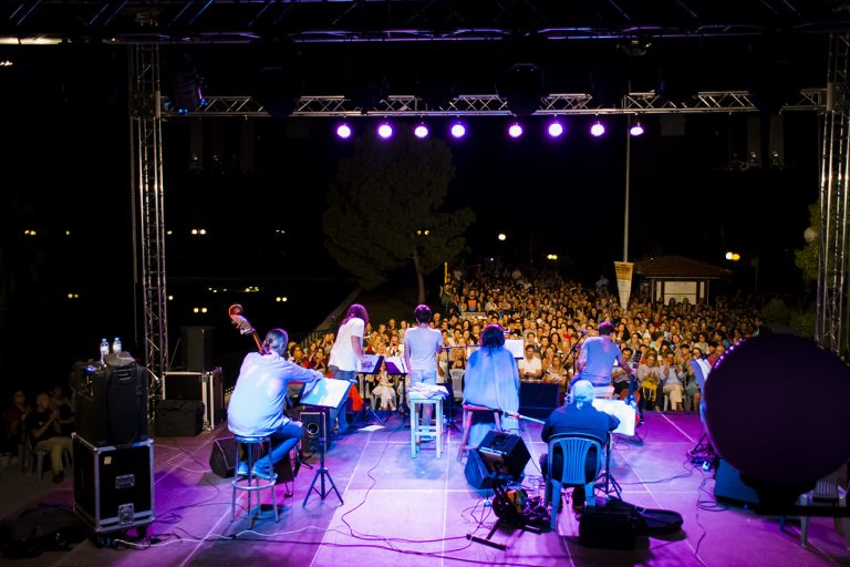 Η Μαρία Φαραντούρη στο άλσος μας