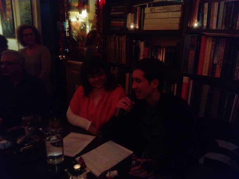 Ο “δικός” μας Θάνος Κουλουβάκης παρουσίασε το πρώτο του βιβλίο, “Ώρα Κοινής Φασαρίας”