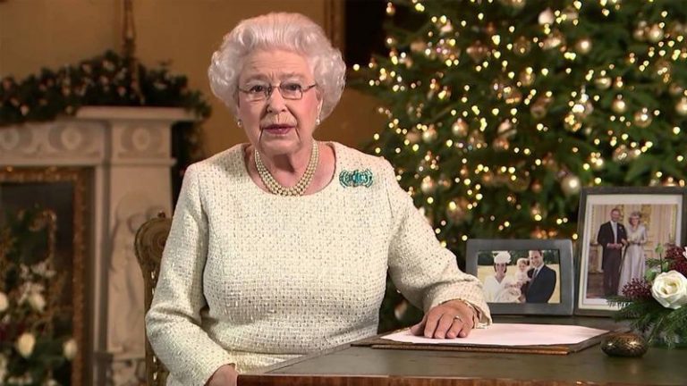 Η Βασίλισσα Ελισάβετ κατέβαλε φόρο τιμής στα θύματα της τρομοκρατίας