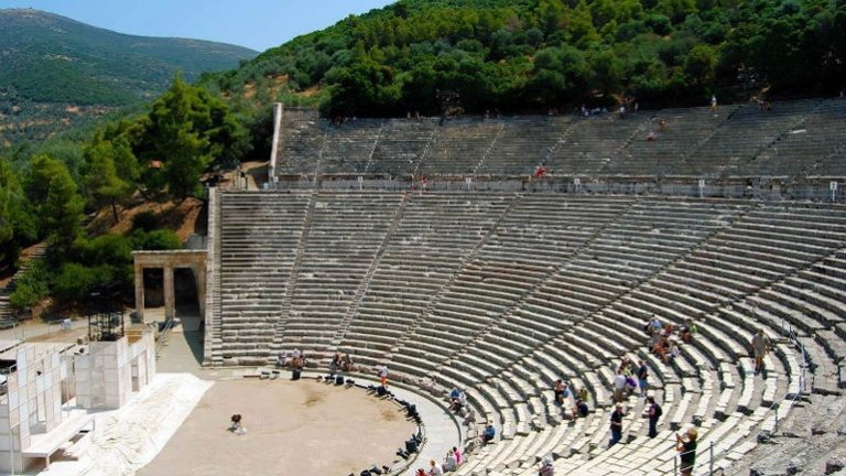 «Αχαρνής» σε σκηνοθεσία Κώστα Τσιάνου στο Αρχαίο Θέατρο Επιδαύρου