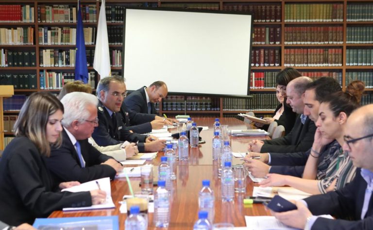Απαλλάσσεται η Κυπριακή Αστυνομία από τους ελέγχους για το κάπνισμα