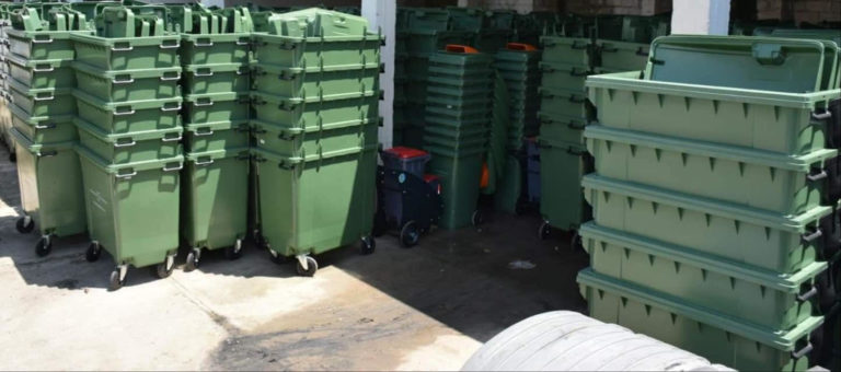 Αντικατάσταση και τοποθέτηση νέων κάδων απορριμμάτων