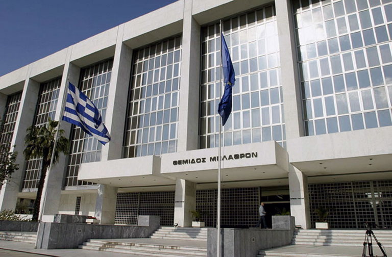 Αρειος Πάγος: Δεν επιτρέπεται, ούτε με συμφωνία μεταξύ εργαζομένου κι εργοδότη, η μεταφορά της θερινής άδειας