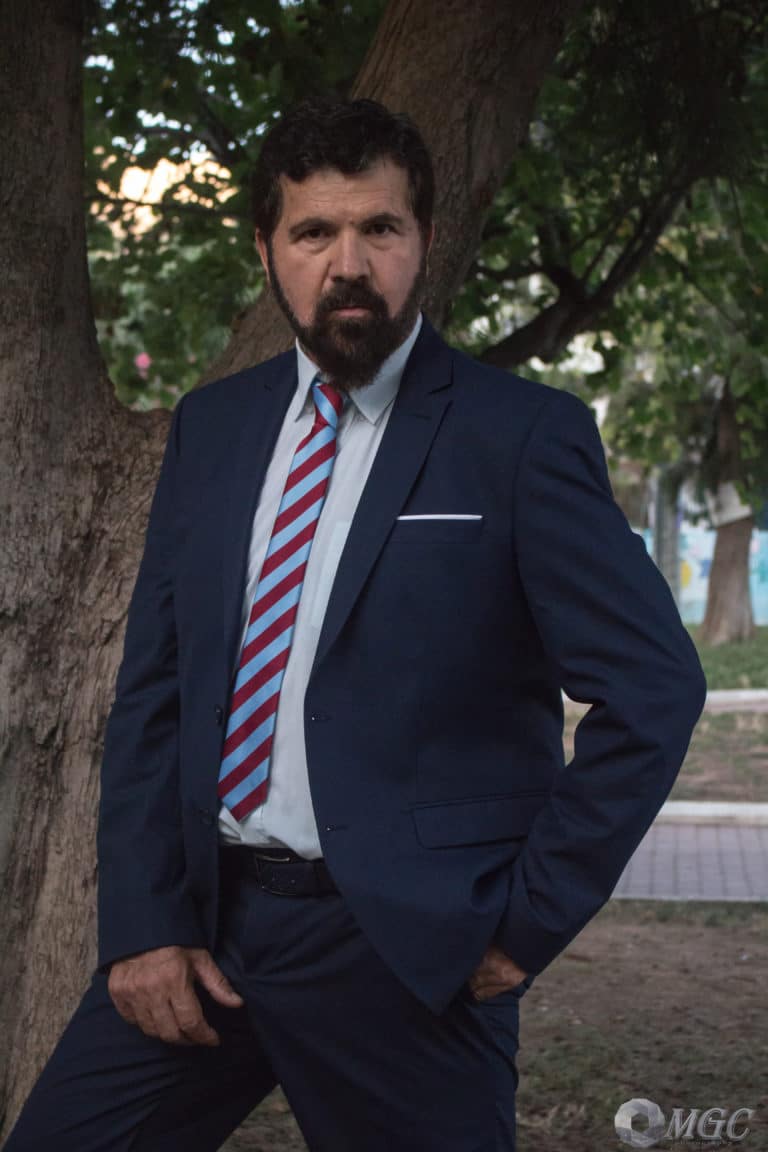 Μιλήσαμε με τον Μανώλη Σκιαδά που πρωταγωνιστεί στη νέα σειρά “Πρόσκληση”