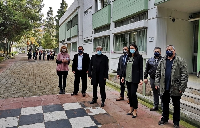 Επαναλειτουργία Νηπιαγωγείων και Δημοτικών Σχολείων – Κοινή επίσκεψη του Δημάρχου Γ. Βούρου και της Υπουργού Ν. Κεραμέως σε σχολεία της πόλης