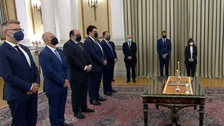 Μίνι ανασχηματισμός – Ορκίστηκαν οι νέοι υπουργοί και υφυπουργοί