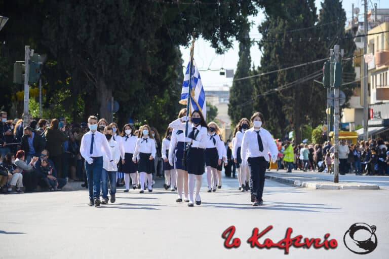 Παρέλαση και κατάθεση στεφάνων για την επέτειο της 28ης Οκτωβρίου (φωτορεπορτάζ-βίντεο)