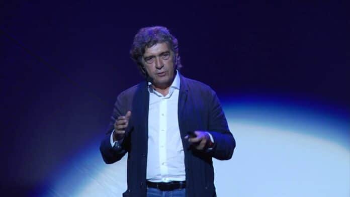 Συμμετοχή Κώστα Βαρώτσου για τον σχεδιασμό των χαρτονομισμάτων των Ευρώ