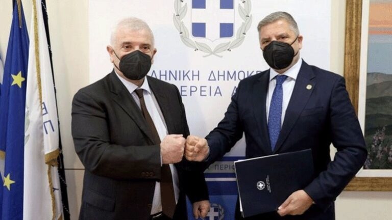 Γήπεδο ΑΕΚ: Υπεγράφησαν δύο συμβάσεις από την Περιφέρεια παρουσία Μελισσανίδη