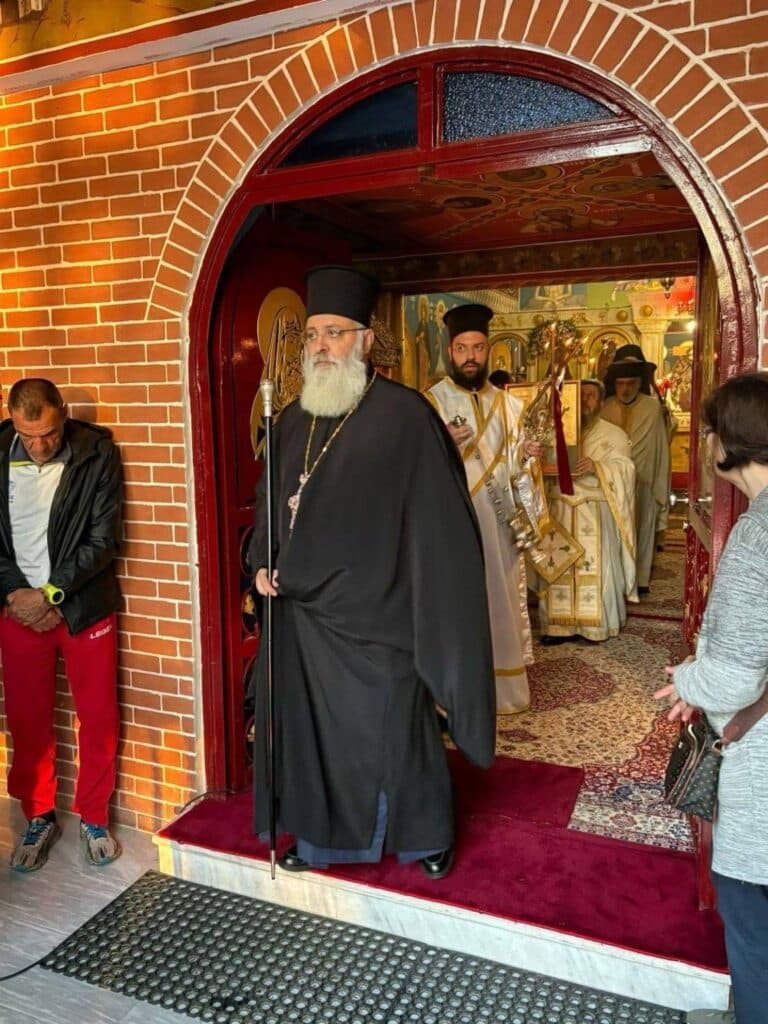 Χοροστατούντος του Μητροπολίτη τελέστηκε ο Πανηγυρικός Εσπερινός στο παρεκκλήσι της Ζωοδόχου Πηγής στο Άλσος της Νέας Φιλαδέλφειας