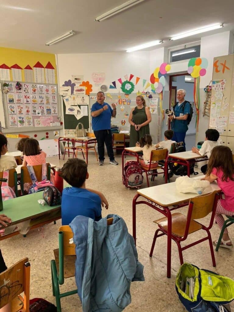 Ο Δήμαρχος Γιάννης Τομπούλογλου σε εκστρατεία ευαισθητοποίησης των μαθητών  για τη φιλοζωία