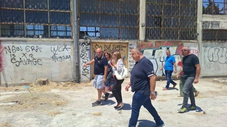 Επίσκεψη της Ζωής Ράπτη στο 1 ο ΕΠΑΛ Νέας Φιλαδέλφειας για το κτιριακό ζήτημα του σχολείου
