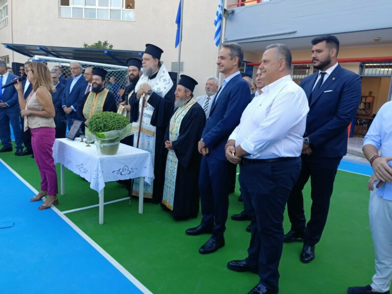 Ο Πρωθυπουργός Κυριάκος Μητσοτάκης στον Αγιασμό του 8ου Δημοτικού Σχολείου Νέας Φιλαδέλφειας