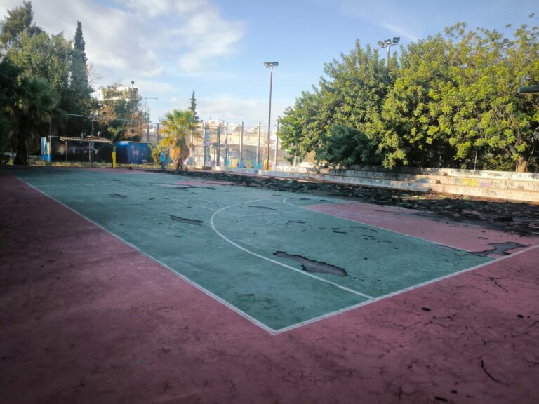 Ξεκίνησαν οι εργασίες αποκατάστασης στο γήπεδο μπάσκετ της οδού Δωδεκανήσου