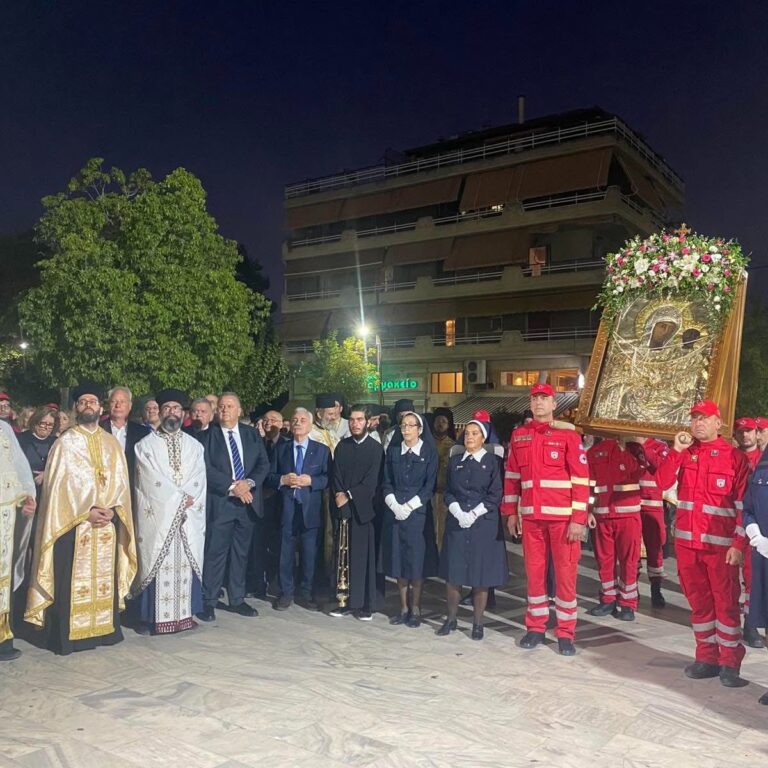 Σε κατανυκτική ατμόσφαιρα και παρουσία πλήθους πιστών ολοκληρώθηκαν οι εορταστικές εκδηλώσεις για την Παναγία Βουρλιώτισσα