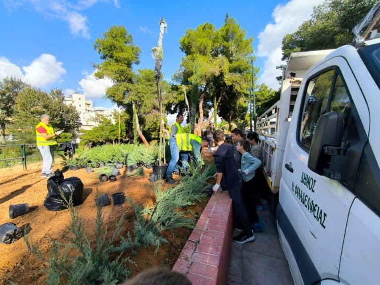 Δενδροφύτευση στην οδό Πίνδου: Μία ακόμη δέσμευση που έγινε πράξη