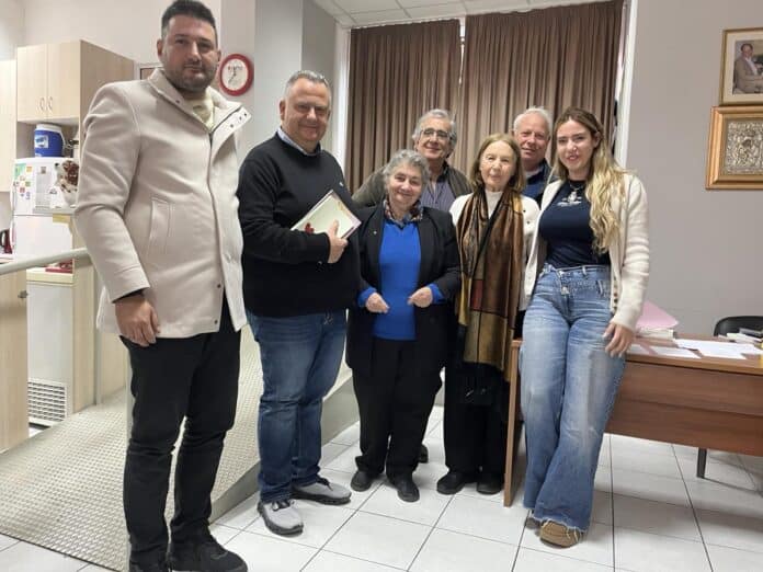 Σε μια ξεχωριστή εκδήλωση, τα μέλη του ΚΑΠΗ Νέας Χαλκηδόνας μίλησαν και τραγούδησαν για την αγάπη Σε μια ξεχωριστή εκδήλωση, τα μέλη του ΚΑΠΗ Νέας Χαλκηδόνας μίλησαν και τραγούδησαν για την αγάπη