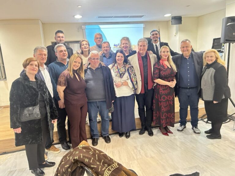 «…γιομίζει η γειτονιά τραγούδια και φιλιά…» ΑΦΙΕΡΩΜΑ ΣΤΟΝ ΜΙΚΗ ΘΕΟΔΩΡΑΚΗ