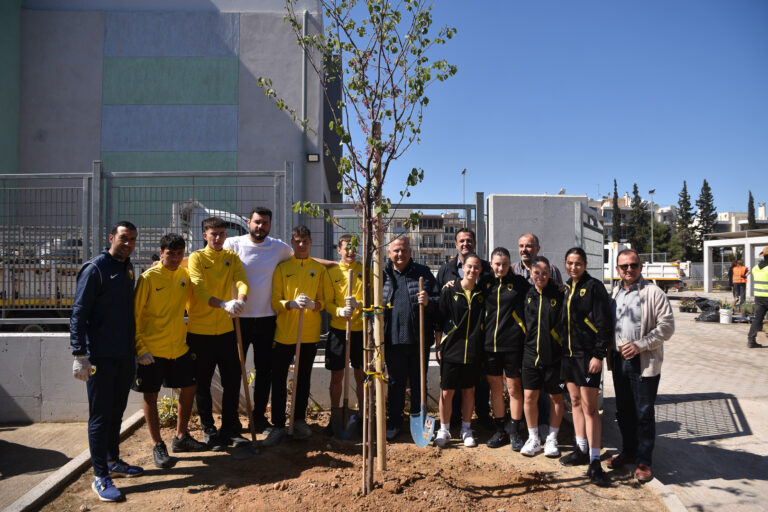 Δεντροφύτεψη 3ου Γυμνασίου Νέας Φιλαδέλφειας μαζί με την ΑΕΚ