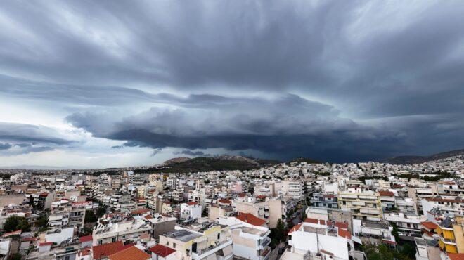 Ξαφνική νεροποντή στην Αθήνα και η πρόγνωση καιρού Ξαφνική νεροποντή στην Αθήνα και η πρόγνωση καιρού