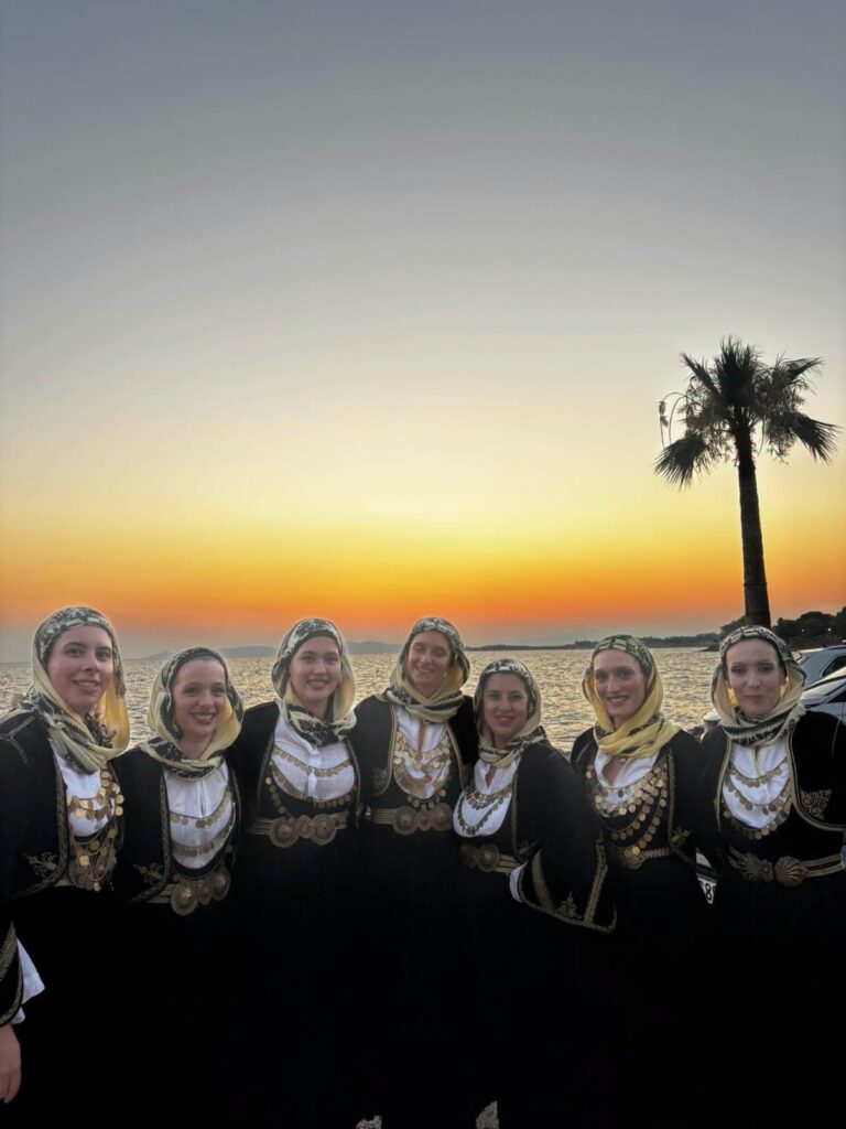 H Χορευτική Ομάδα του δήμου μάγεψε στα «Ορέστεια»